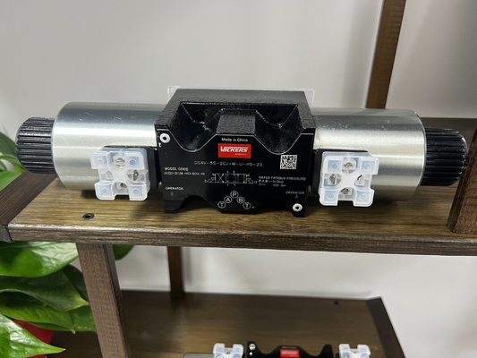 Solenoïde klep Dg4V-5-2aj-M-U-H7-29-En124 Hydraulisch besturingspakket Bruto gewicht 5.000 kg
