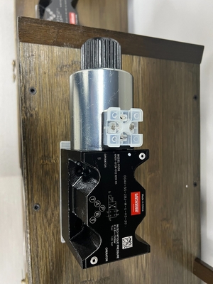 Verpakking Grootte 5,00 cm * 6,00 cm * 7,00 cm gietijzeren solenoïde klep Dg4V-3-6bl-M-U-H7-69-En124