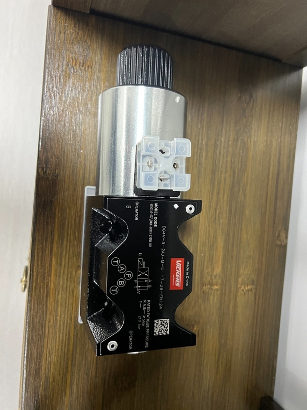 Solenoïde klep Dg4V-5-2aj-M-U-H7-29-En124 Hydraulisch besturingspakket Bruto gewicht 5.000 kg