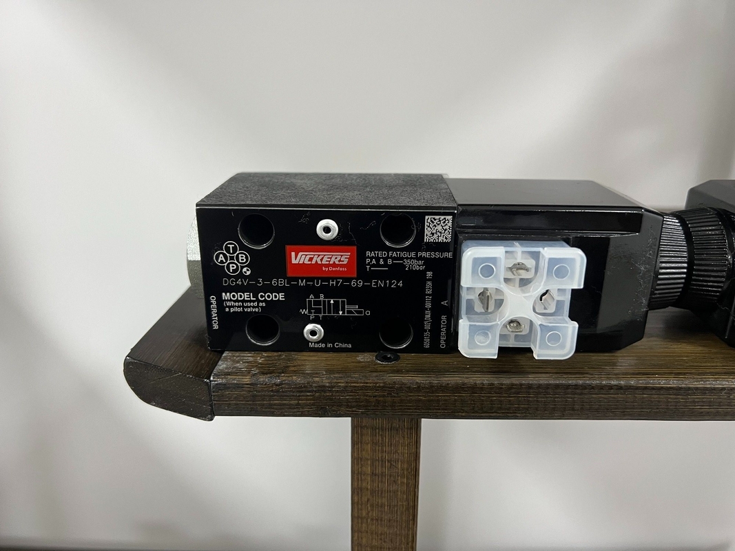 Verpakking Grootte 5,00 cm * 6,00 cm * 7,00 cm gietijzeren solenoïde klep Dg4V-3-6bl-M-U-H7-69-En124