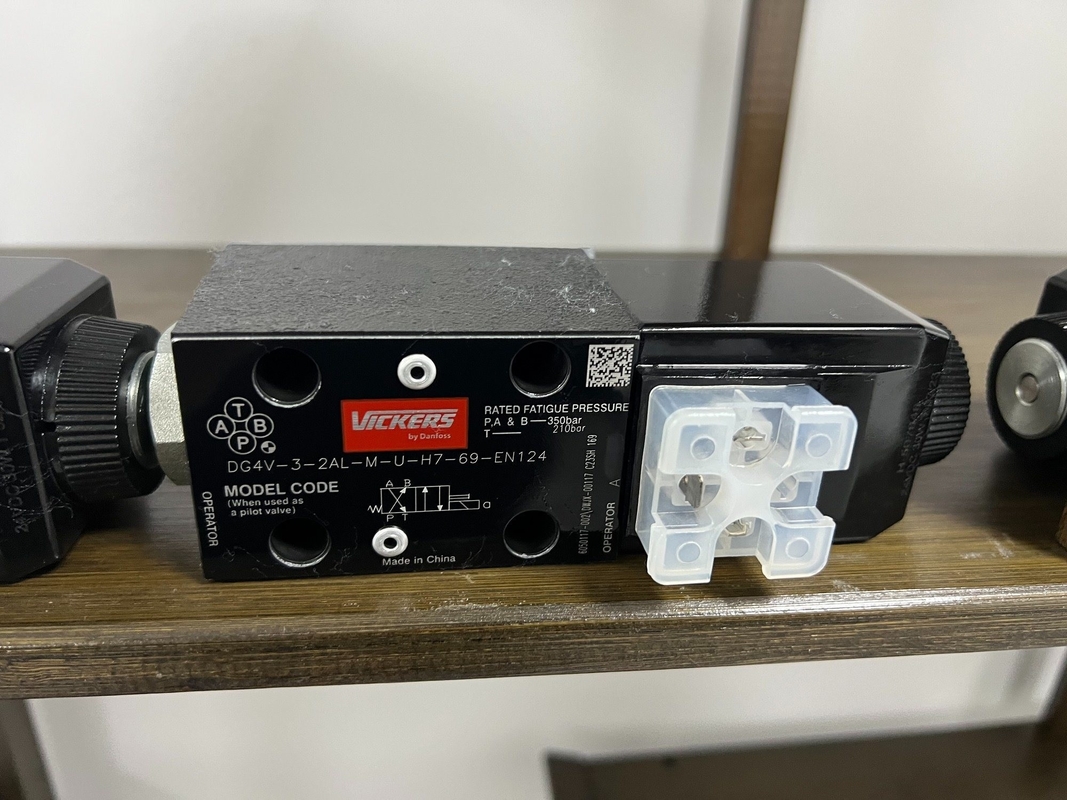 Industriële toepassingen Solenoïde klep Dg4V-3-2al-M-U-H7-69-En124 Hydraulische reserveonderdelen